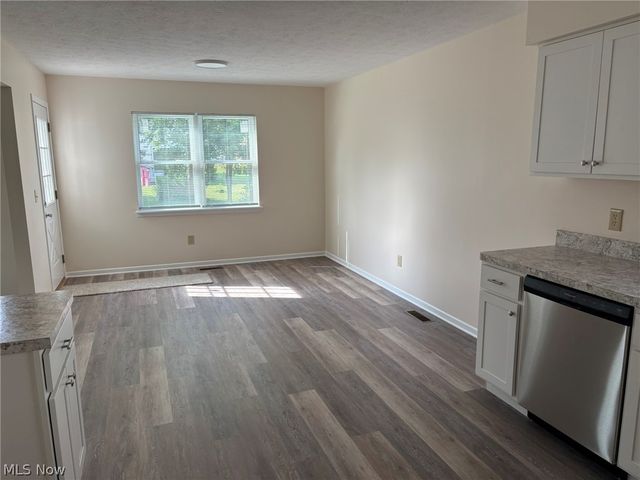459 Hampton Drive, Elyria, OH 44035
