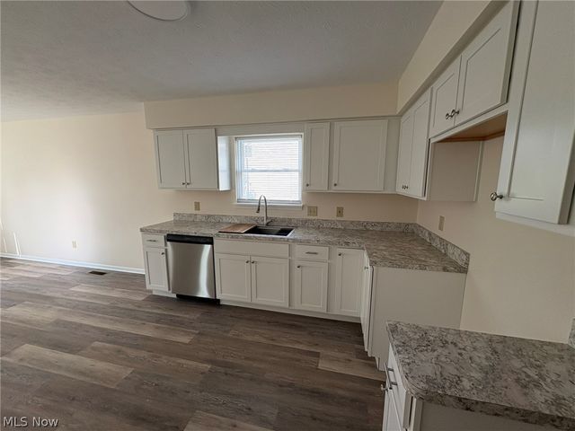 459 Hampton Drive, Elyria, OH 44035