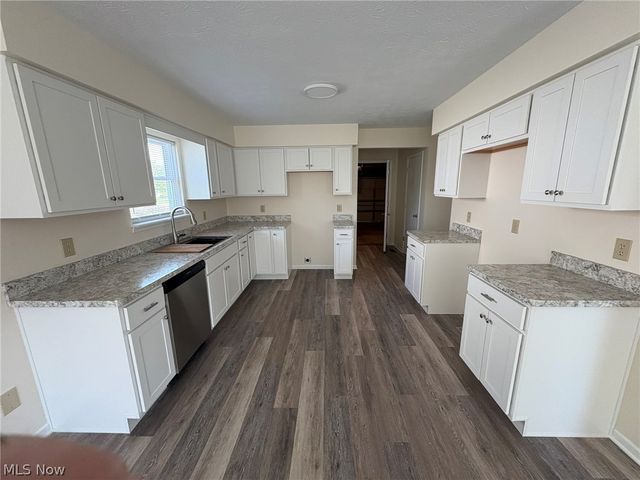 459 Hampton Drive, Elyria, OH 44035
