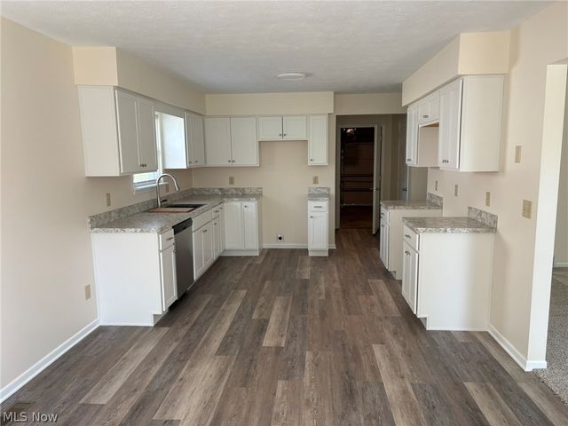 459 Hampton Drive, Elyria, OH 44035