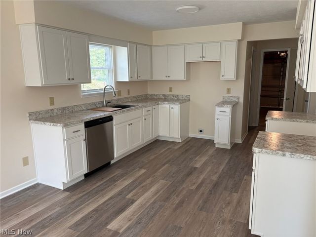 459 Hampton Drive, Elyria, OH 44035
