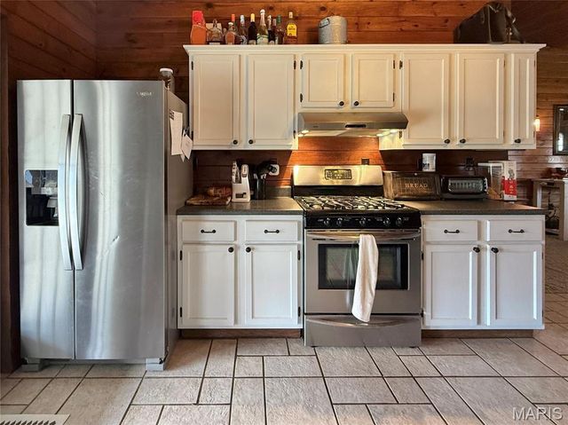 21924 Trogden Rd, Farmington, MO 63640