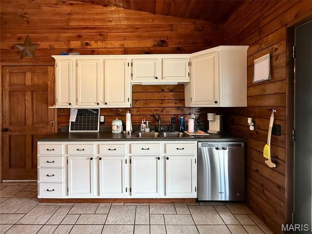 21924 Trogden Rd, Farmington, MO 63640