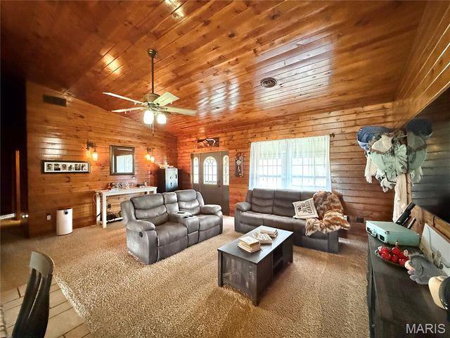 21924 Trogden Rd, Farmington, MO 63640