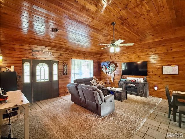 21924 Trogden Rd, Farmington, MO 63640