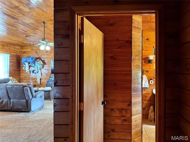 21924 Trogden Rd, Farmington, MO 63640