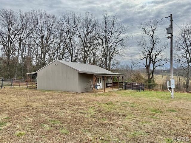 21924 Trogden Rd, Farmington, MO 63640