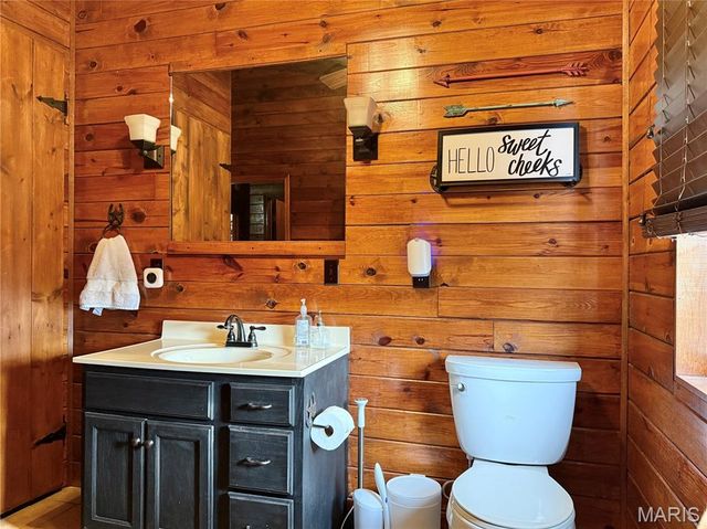 21924 Trogden Rd, Farmington, MO 63640