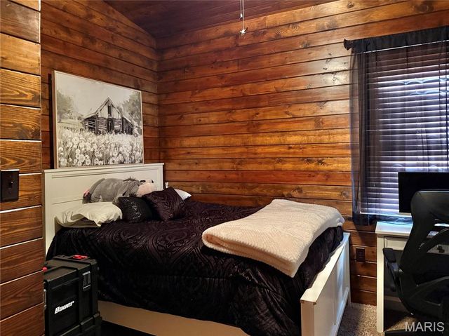 21924 Trogden Rd, Farmington, MO 63640