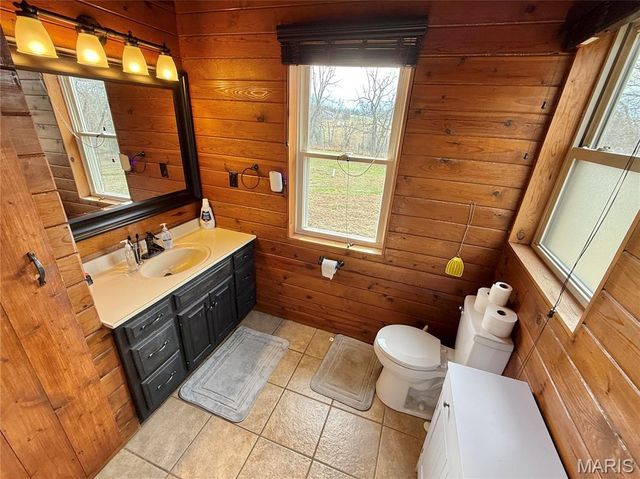 21924 Trogden Rd, Farmington, MO 63640