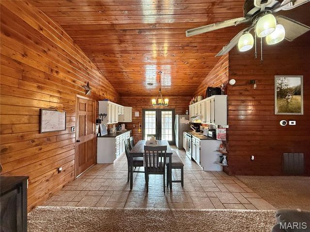 21924 Trogden Rd, Farmington, MO 63640