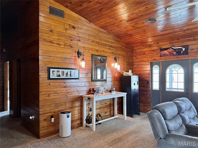 21924 Trogden Rd, Farmington, MO 63640