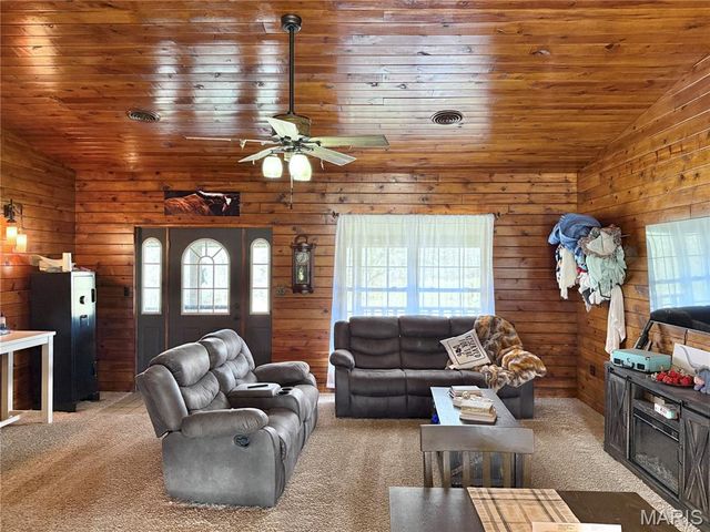 21924 Trogden Rd, Farmington, MO 63640