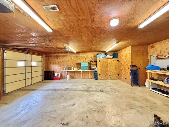 21924 Trogden Rd, Farmington, MO 63640