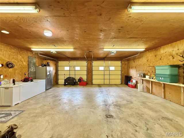 21924 Trogden Rd, Farmington, MO 63640