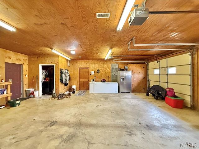 21924 Trogden Rd, Farmington, MO 63640