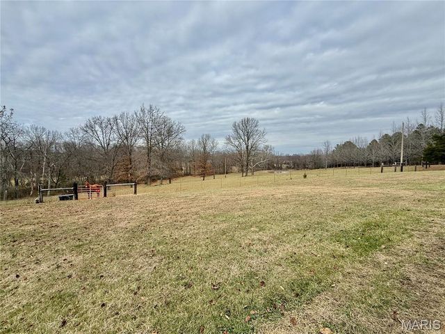 21924 Trogden Rd, Farmington, MO 63640