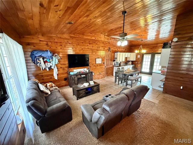 21924 Trogden Rd, Farmington, MO 63640