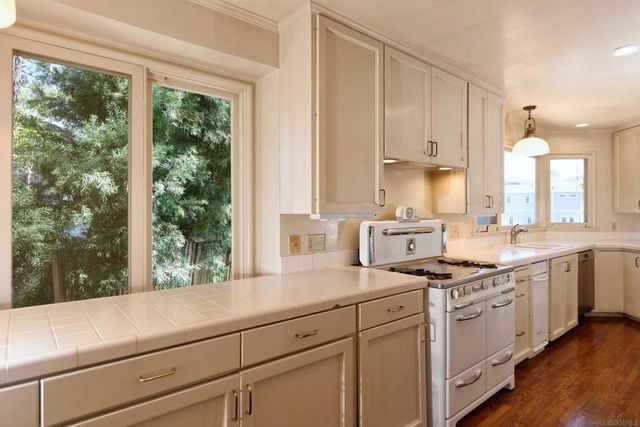 7755 Ludington Place, La Jolla, CA 92037