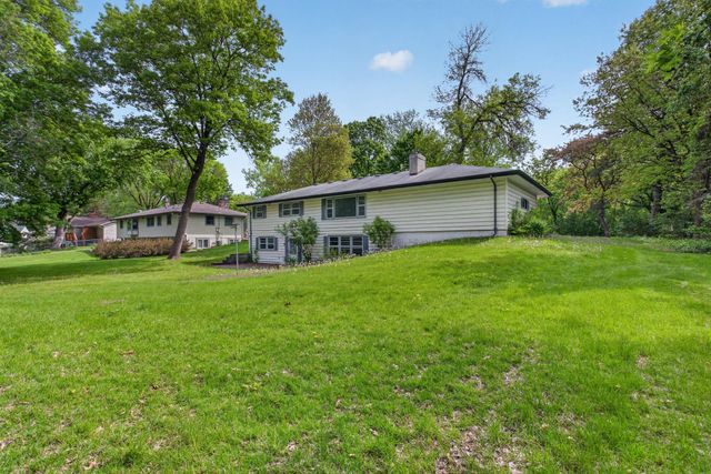 3724 Huntingdon Drive, Minnetonka, MN 55305