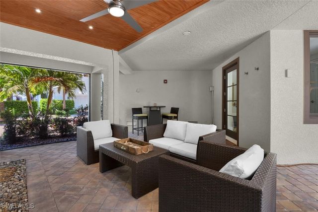 684 10th AVE S D1, Naples, FL 34102