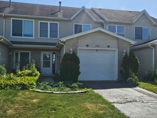 904 N Oak Creek Drive, Genoa, IL 60135