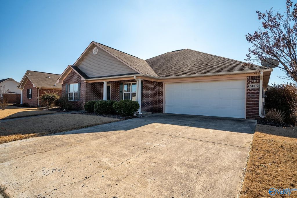5002 Blakemore Drive, Owens Cross Roads, AL 35763