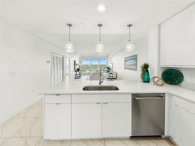 125 ISLAND WAY 502, Clearwater Beach, FL 33767