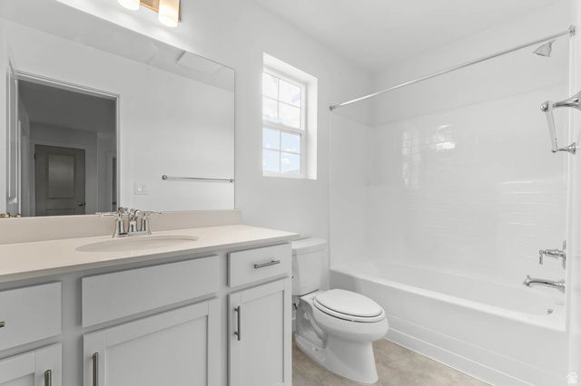 8204 W SENTINAL PEAK DR, Magna, UT 84044