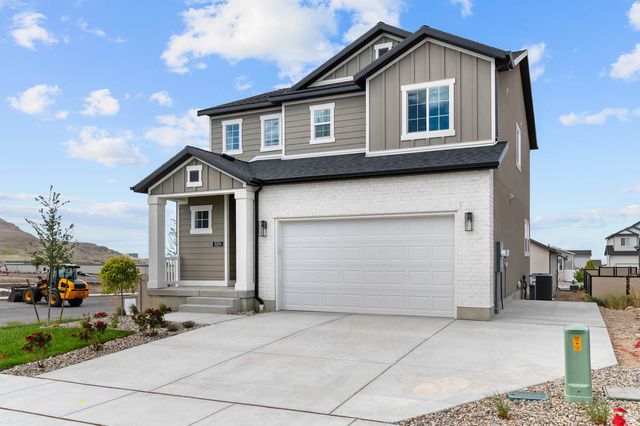 8204 W SENTINAL PEAK DR, Magna, UT 84044