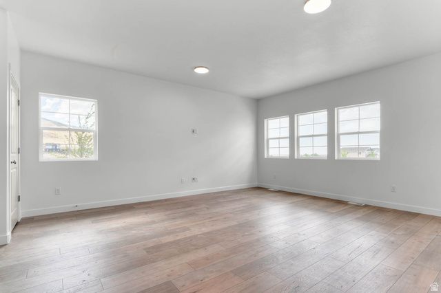 8204 W SENTINAL PEAK DR, Magna, UT 84044