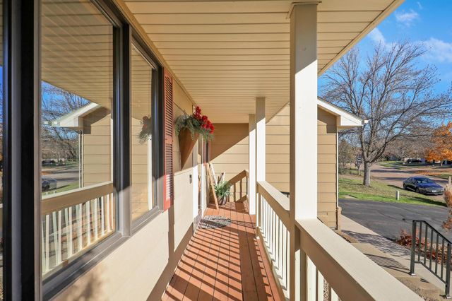 2824 91st Crescent N, Brooklyn Park, MN 55443