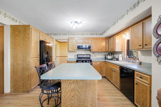 2824 91st Crescent N, Brooklyn Park, MN 55443