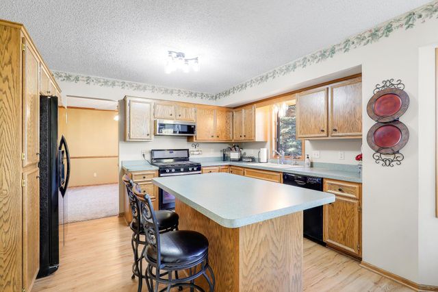 2824 91st Crescent N, Brooklyn Park, MN 55443