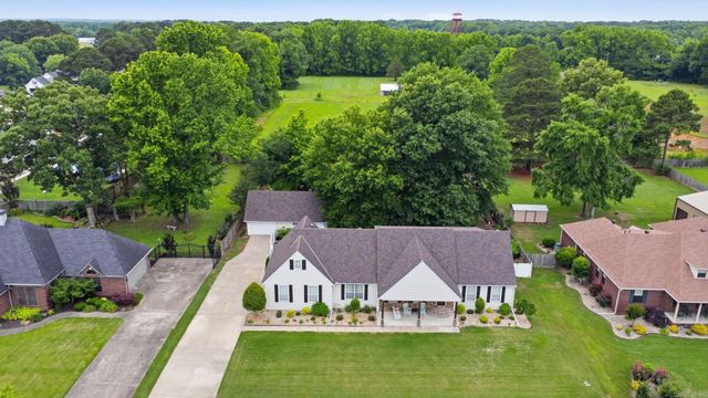 305 Brandon Dr, Beebe, AR 72012
