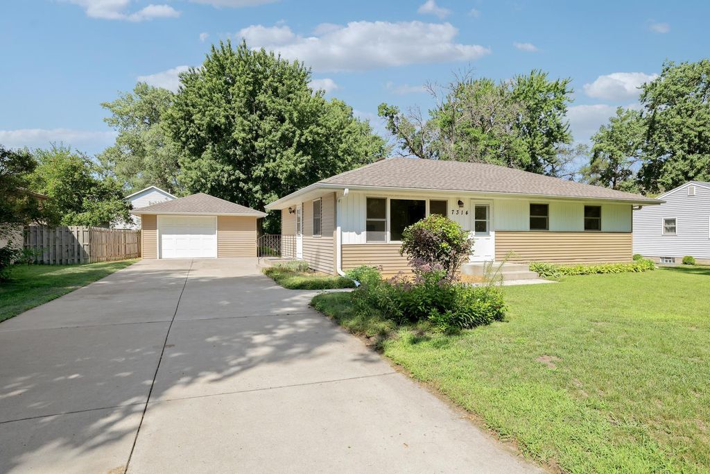 7314 Hayes Street NE, Fridley, MN 55432
