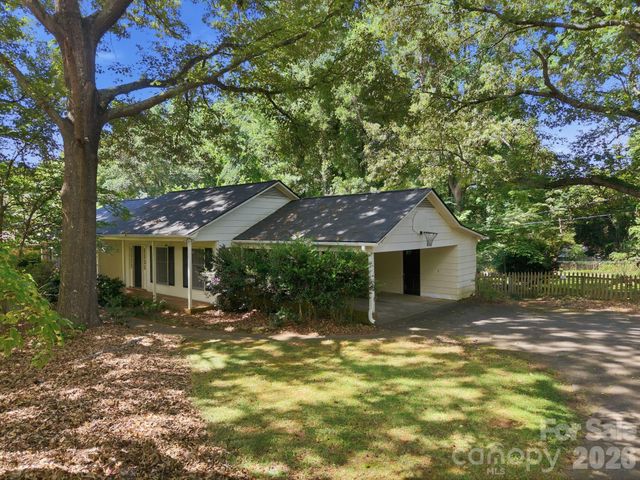8801 Holiday Drive, Charlotte, NC 28215