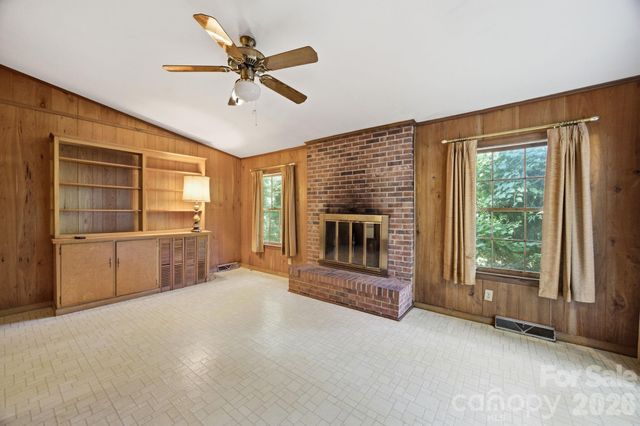 8801 Holiday Drive, Charlotte, NC 28215