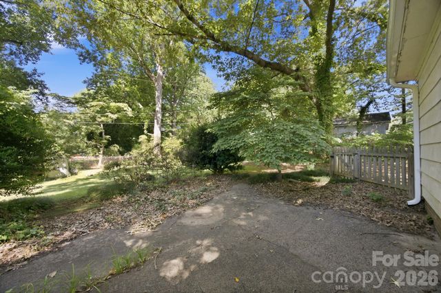 8801 Holiday Drive, Charlotte, NC 28215