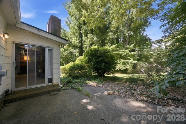 8801 Holiday Drive, Charlotte, NC 28215