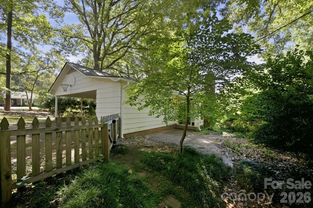 8801 Holiday Drive, Charlotte, NC 28215