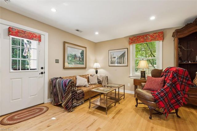 105 Sherwood DR, Williamsburg, VA 23185