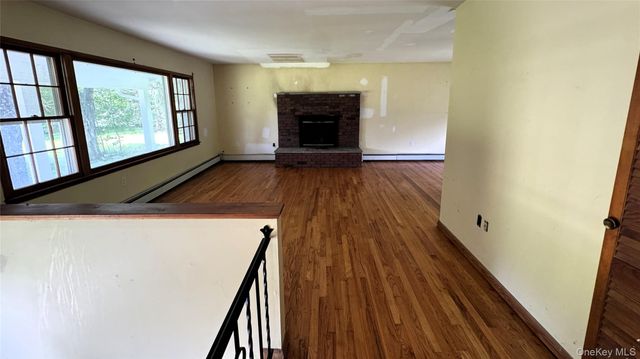 296 Greeves Road, New Hampton, NY 10958