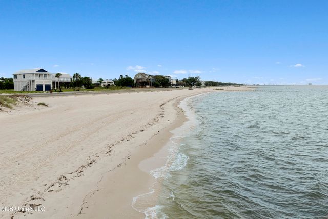 898 W Beach Boulevard, Long Beach, MS 39560