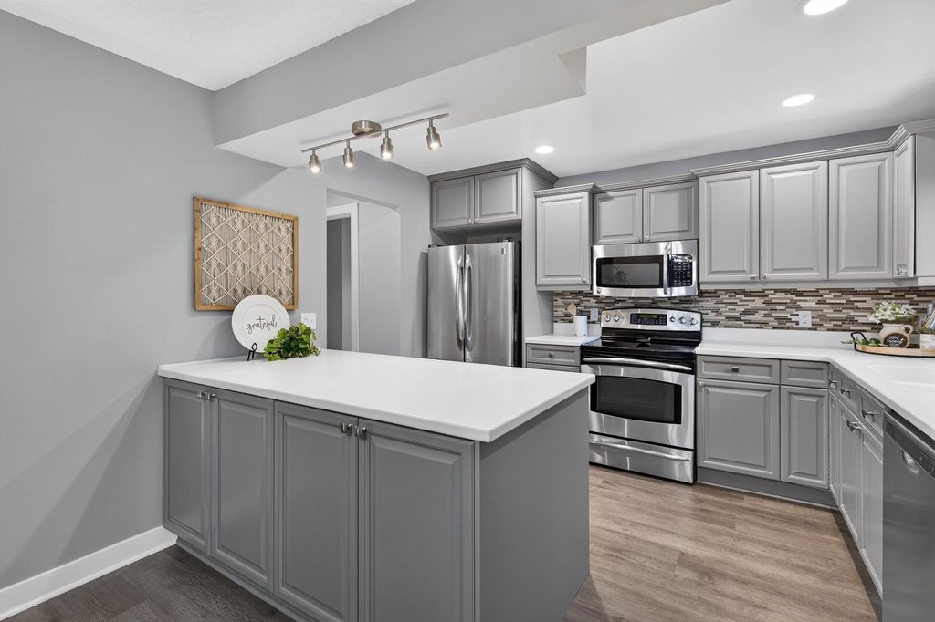 10251 Berkshire Road, Bloomington, MN 55437 — photo 3