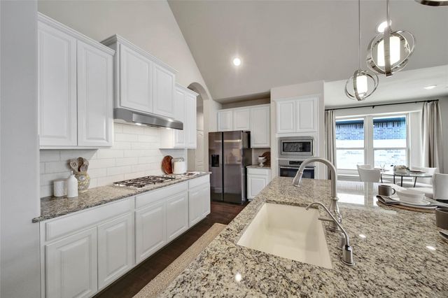 15 S Lochwood Way, Tomball, TX 77375