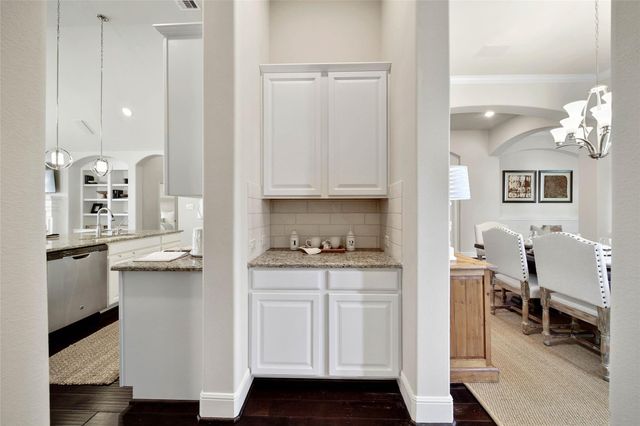 15 S Lochwood Way, Tomball, TX 77375