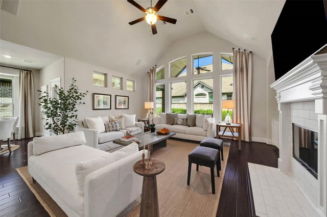 15 S Lochwood Way, Tomball, TX 77375