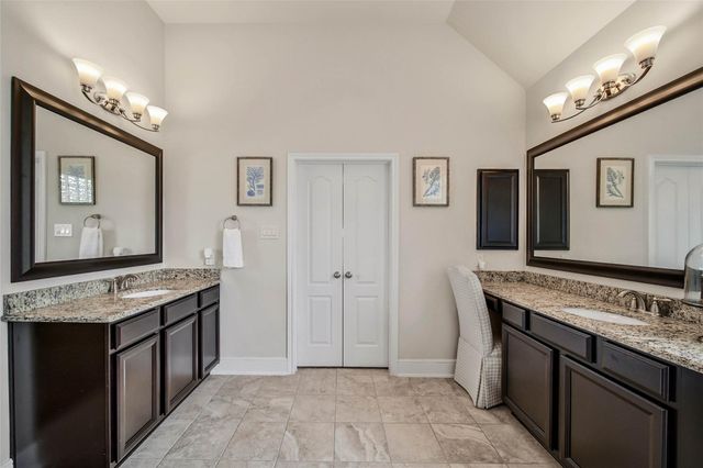 15 S Lochwood Way, Tomball, TX 77375