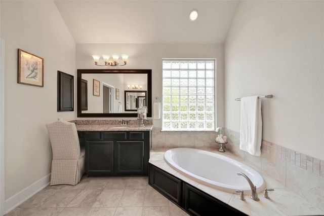 15 S Lochwood Way, Tomball, TX 77375